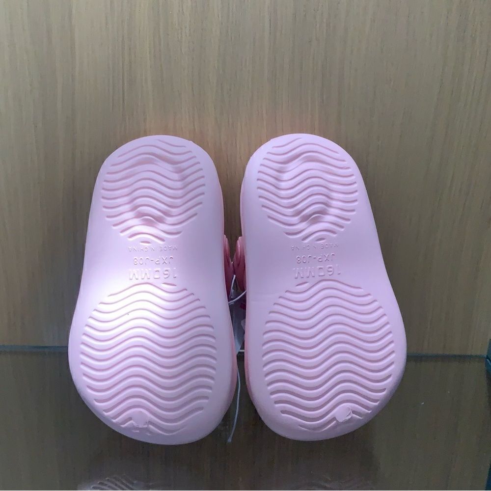Hello Kitty Classic Clogs for Toddlers U.S.Size 9.5 - Picture 5 of 7